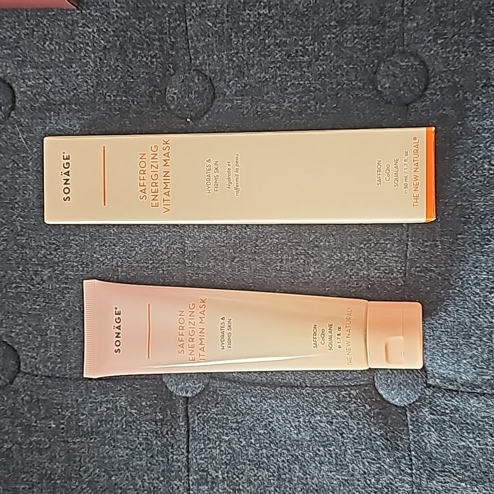 SONÄGE SKINCARE. Saffron Energizing Vitamin Mask